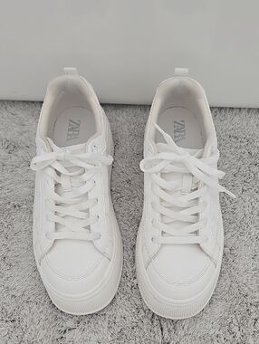 Zara White Low-Top Lace-Up Sneakers